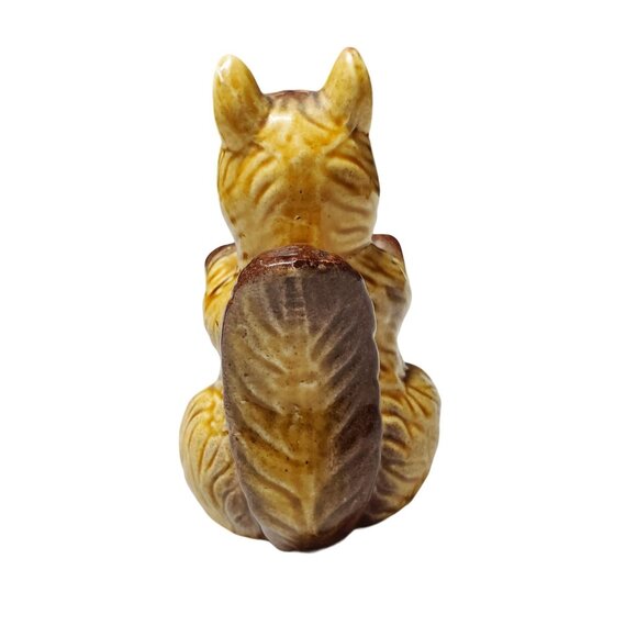 Vintage Squirrel Hugging Acorn Nut Salt and Pepper Shakers Decor Made in Japan - Picture 3 of 15